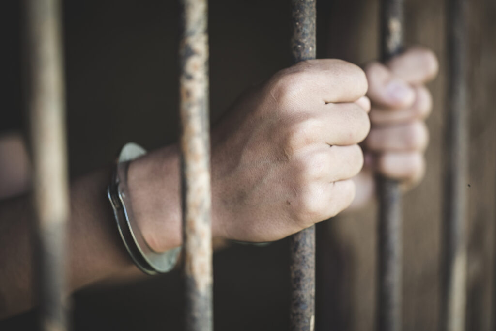 Un român în vârsă de 24 de ani a fost condamnat pe viață de un tribunal din Austria. Faptele i-au înfiorat și pe psihiatri