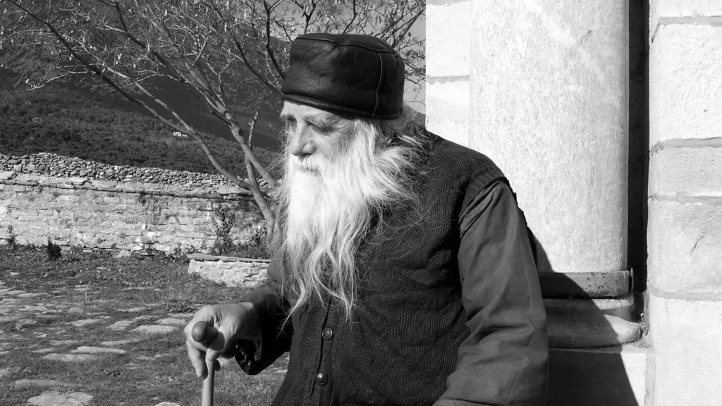 A murit părintele Iulian Prodromitul. A fost considerat unul dintre cei mai mari duhovnici români de la Muntele Athos