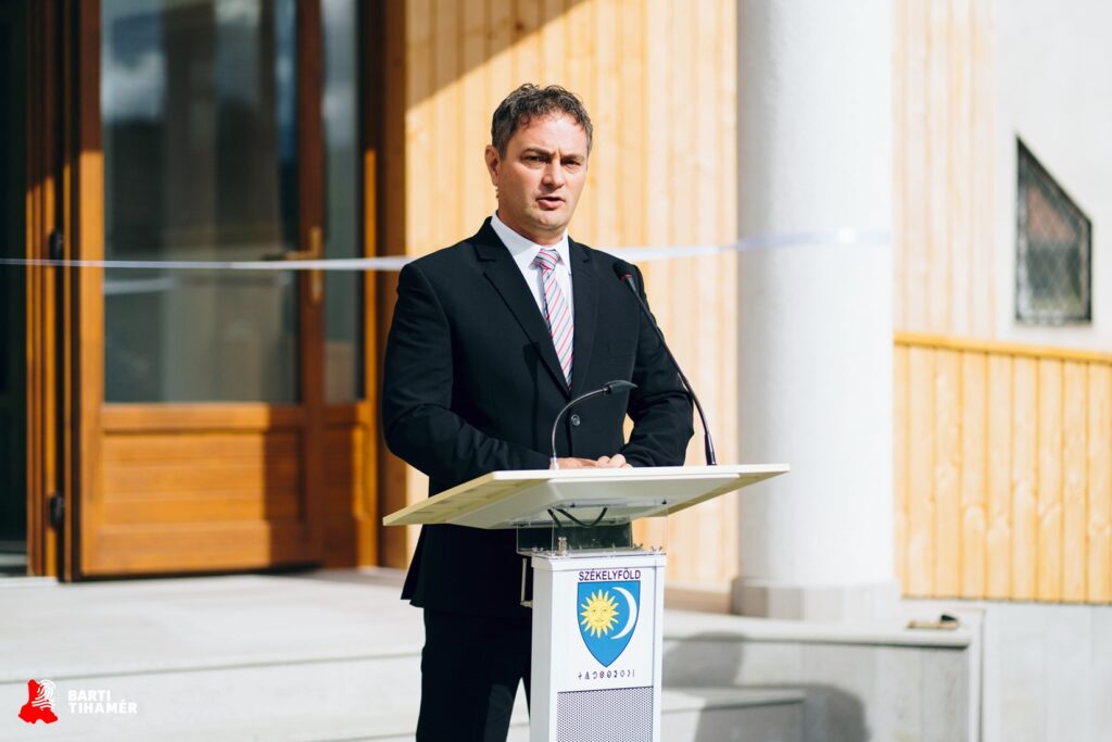 Primarul maghiar al unei comune din secuime, amendat pentru discriminarea românilor. Înalta Curte i-a respins apelul