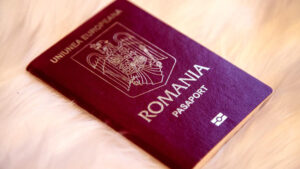 Pasaport, acte, români