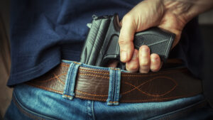 Unul dintre cei mai cunoscuți patroni din fotbalul românesc, amenințări cu pistolul în vestiar. Meciul care l-a scos din minți