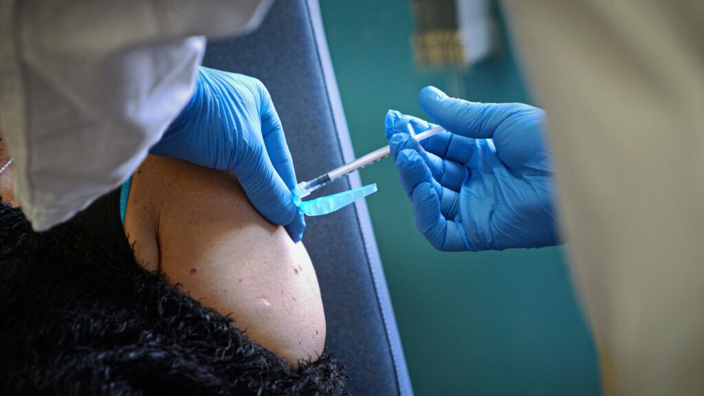 Campanie FACIAS pentru cei care au avut efecte adverse după vaccinurile anti-COVID
