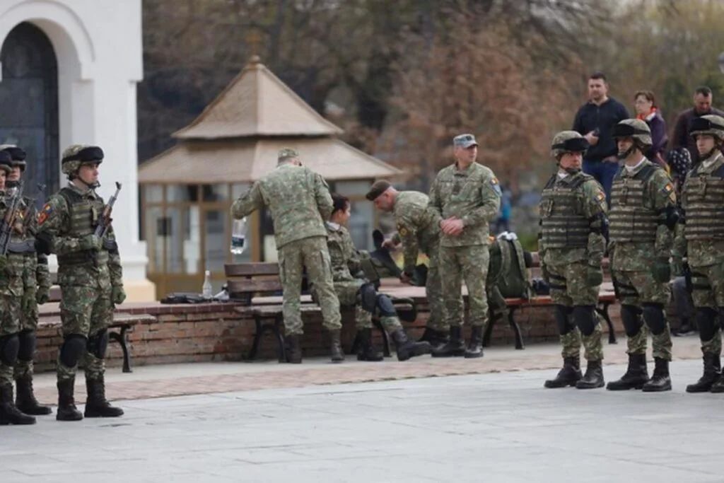 Un militar a leșinat în timpul discursului premierului Ciucă, la aniversarea a 140 de ani de la înființarea Brigăzii 282 Blindate
