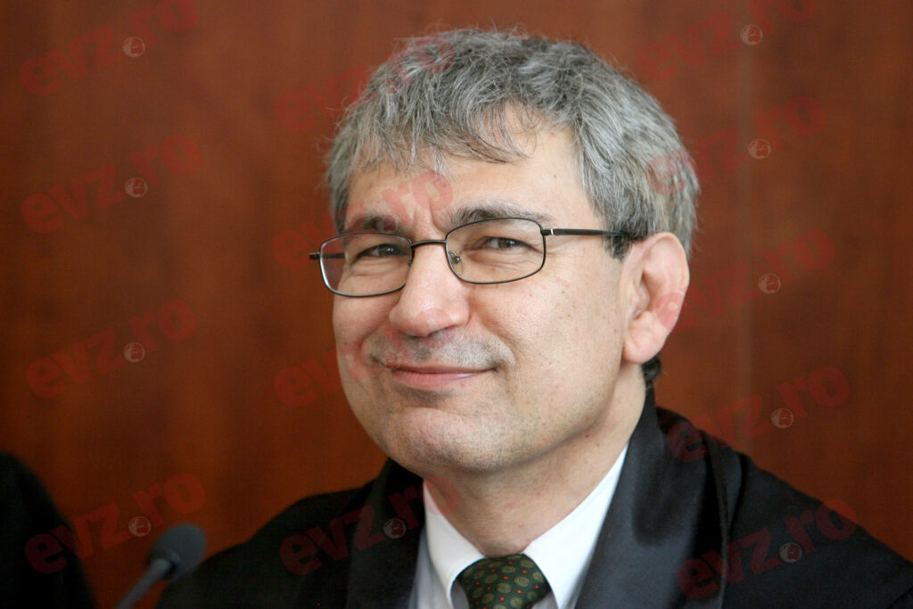 Orhan Pamuk, laureat al Premiului Nobel pentru Literatură, va primi titlul de Doctor Honoris Causa al Universităţii de Vest Timişoara