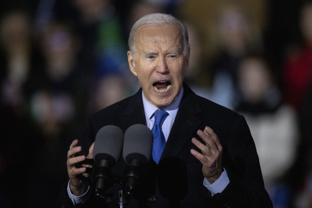 Joe Biden cere din nou interzicerea armelor de asalt după ultimul masacru dintr-un mall din Texas