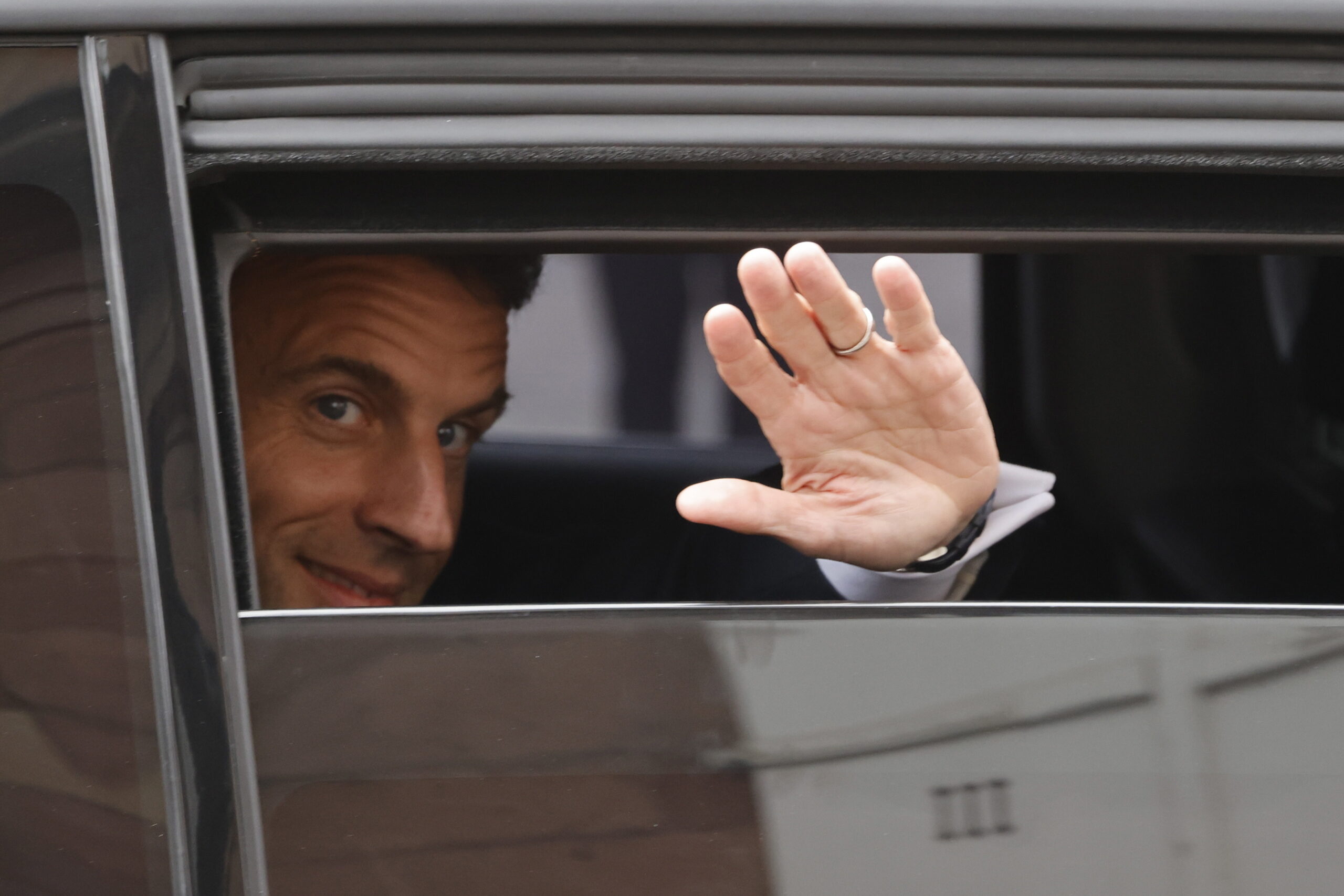 Macron merge într-o vizită de lucru în Germania