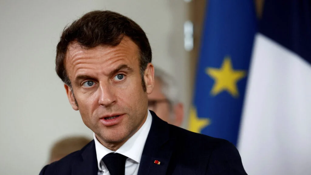 Macron: Ambasadorul Franței în Niger este ținut ostatic de junta militară