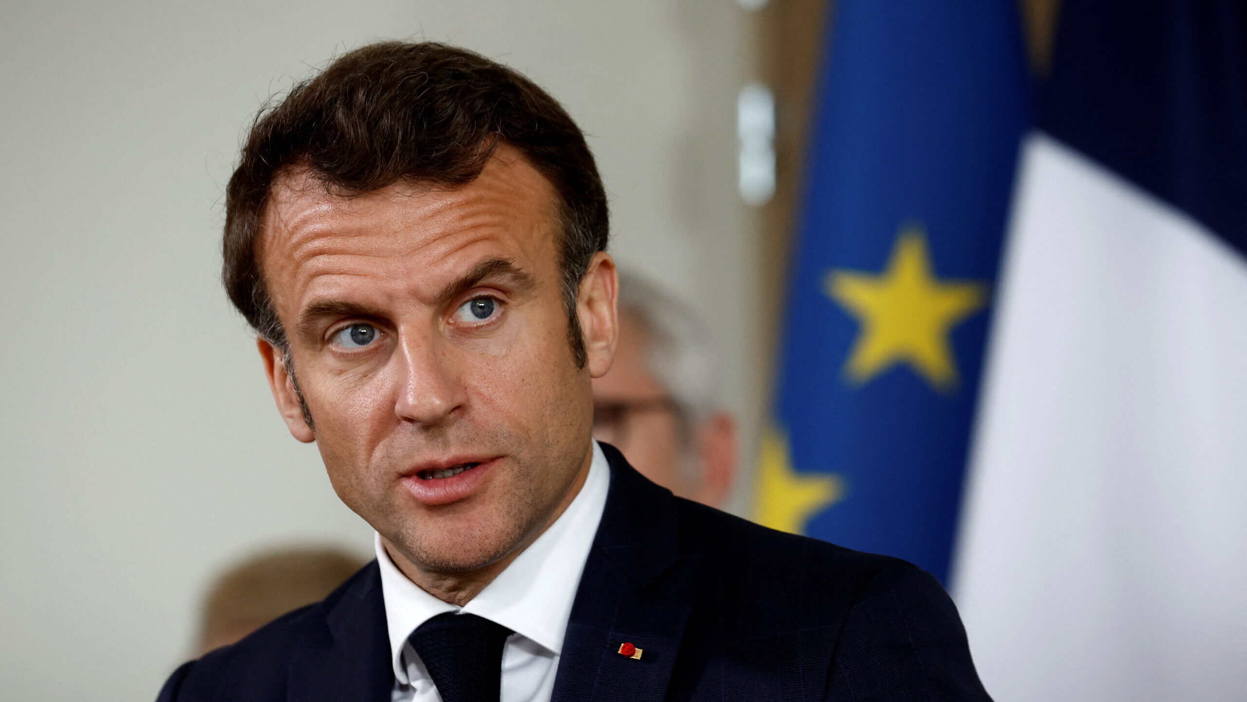 Emmanuel Macron nu exclude vânzarea băncilor franceze rivalilor europeni