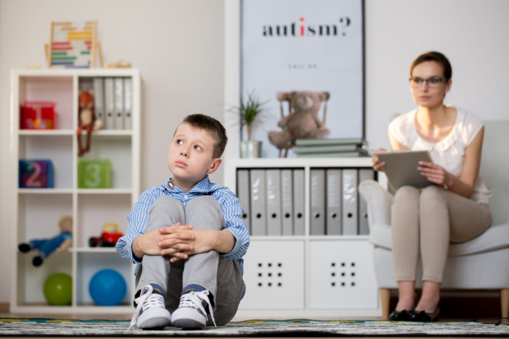 Care sunt afecțiunile cu care se poate confrunta un copil și care îl pot face să devină autist