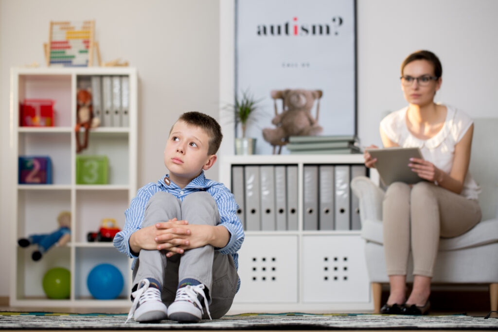 Centru special pentru persoanele cu autism, construit în România. Cine poate beneficia de serviciile specialiștilor zi și noapte