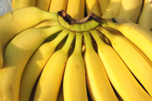 Scandal cu banane contaminate, în două rețele comerciale