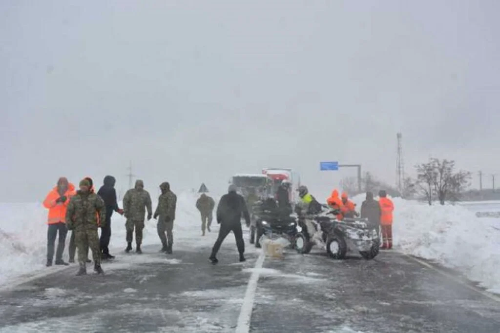 Sute de intervenții pe drumurile din Republica Moldova. Vremea, un coșmar pentru șoferi