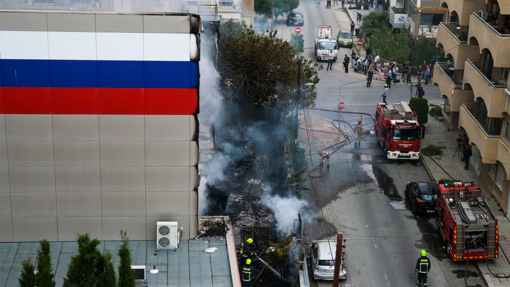 Alertă de atac terorist în Cipru. Centrul cultural rus din Nicosia, distrus de un incendiu provocat de cocktailuri Molotov.