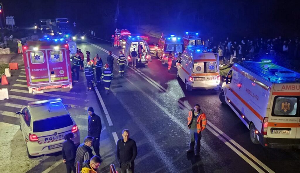 Plan roșu de intervenție la Sibiu, după ciocnirea a două autocare cu elevi. Trei adolescenți au fost internați la spital. Update