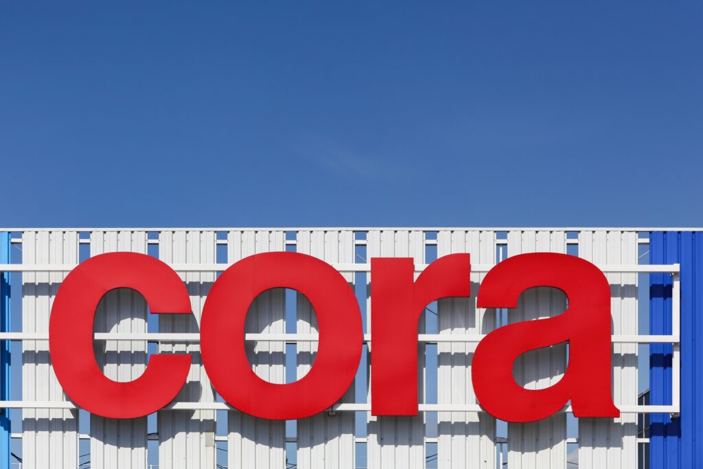 Carrefour preia operațiunile Cora. Tranzacția se află în ultimă etapă, urmând ca actele să fie semnate în această săptămână