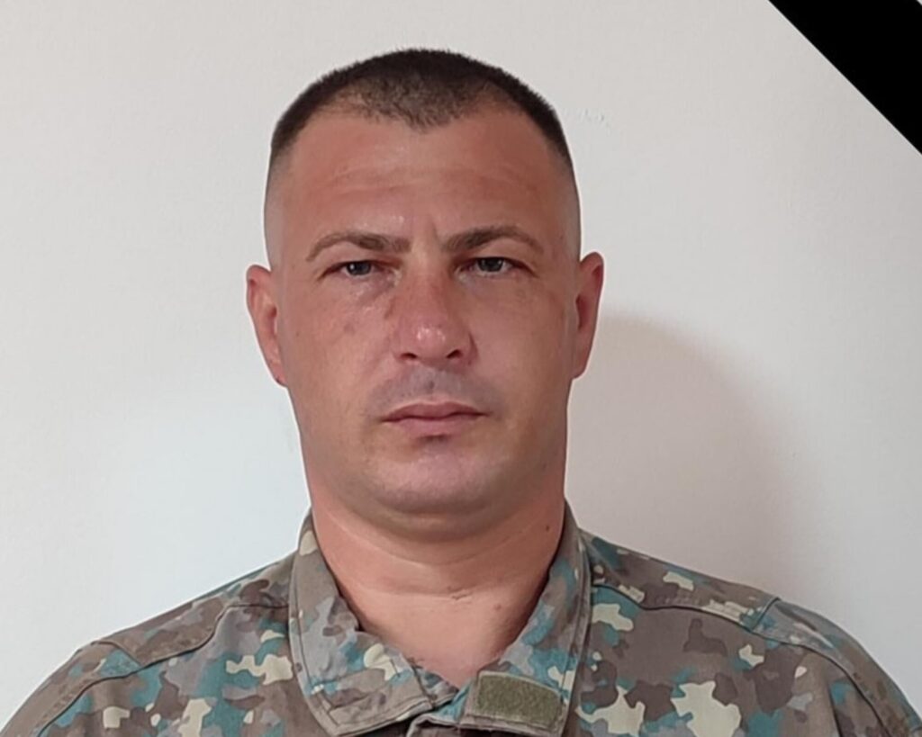 Tragedie în familie unui militar român. A murit de infarct la doar 35 de ani, iar soția lui a decedat la nașterea celui de-al doilea copil