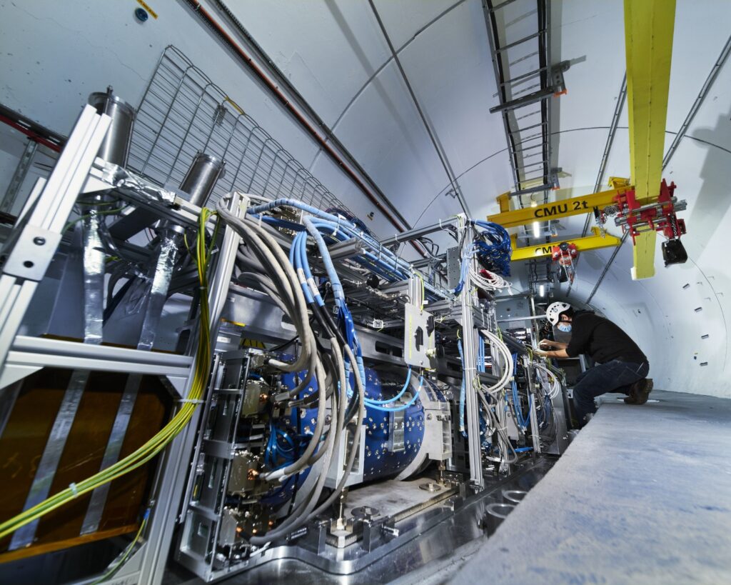 Neutrini de la marele accelerator LHC de la CERN, „fotografiați” de FASER