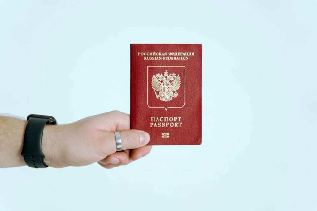 Ucrainenii din teritoriile ocupate sunt obligați să își ia cetățenia rusă. Nu mai au acces la medic și la educație dacă nu acceptă
