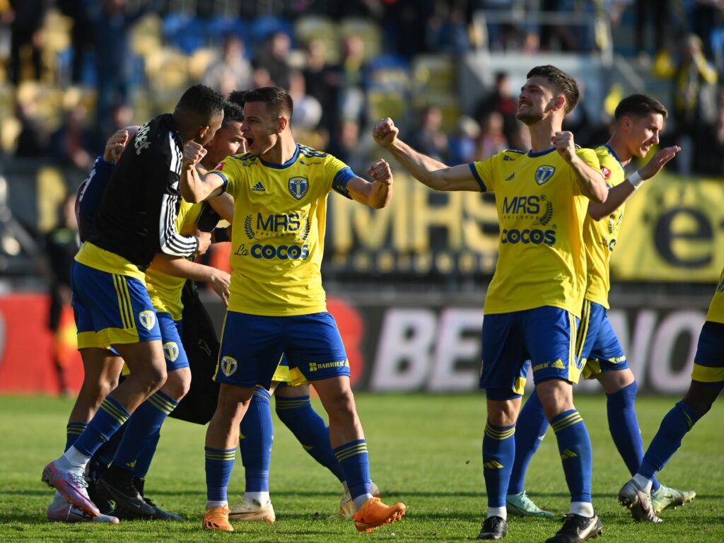 Superliga: Petrolul câștigă cu 1-0 partida cu FC Botoșani, după un penalty acordat în minutul 9 de prelungiri