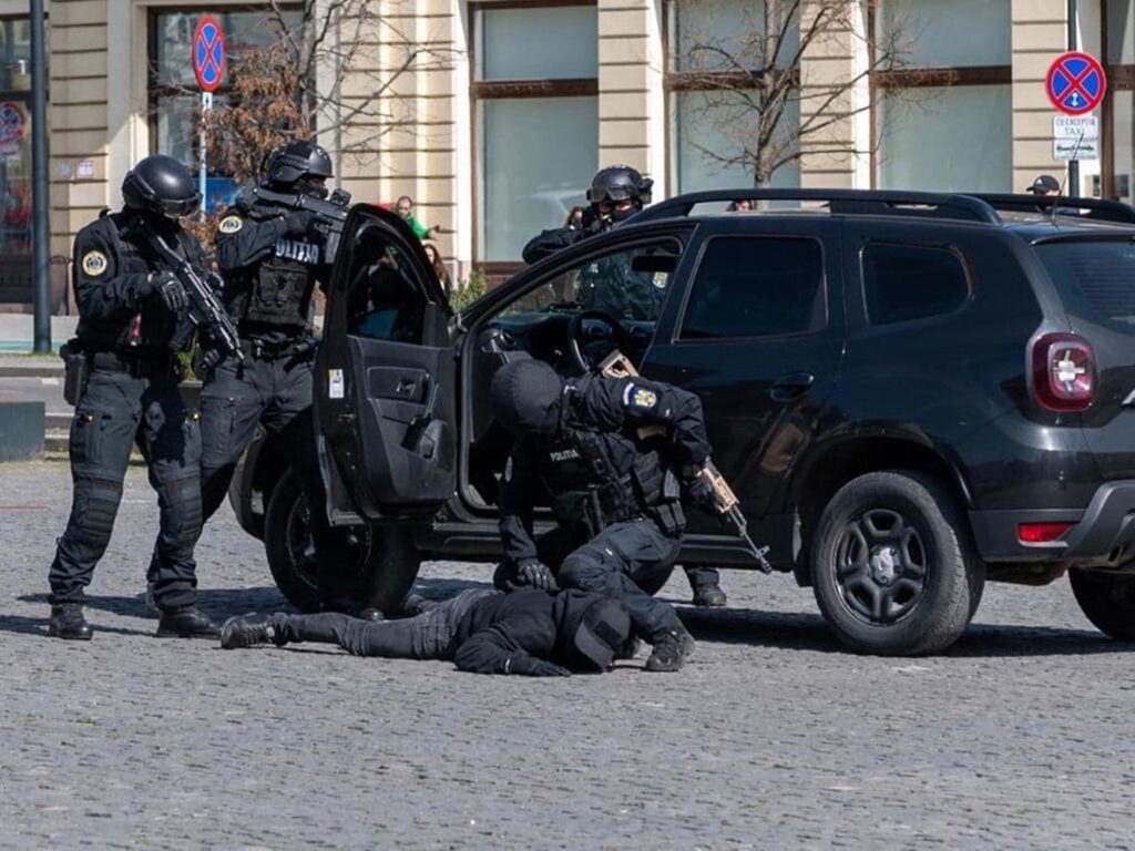 Atacuri armate în România. Polițiștii și jandarmii cu comportament de pistolari (II)