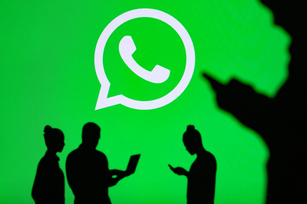 Grupurile de WhatsApp pot fi periculoase pentru sănătate. Cum poate fi redusă anxietatea generată de aplicație
