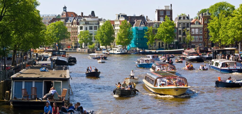 Cinci moduri de a te bucura de Amsterdam, unul dintre cel mai frumoase orașe