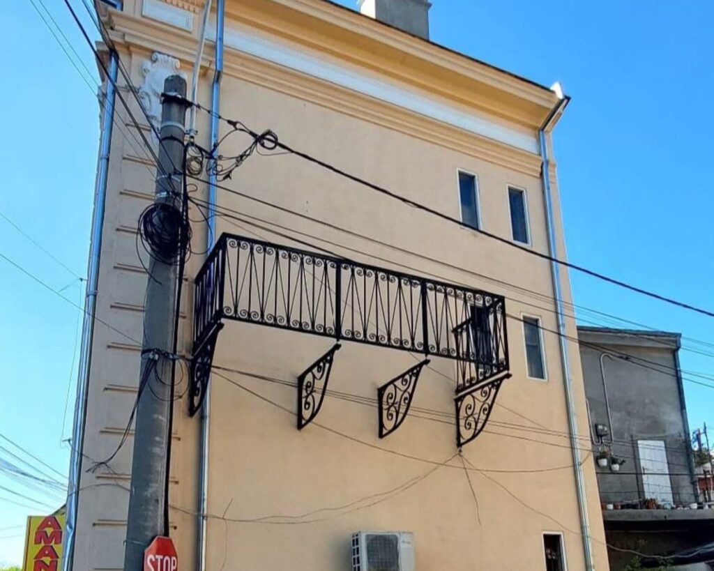 Inovație românească. Primul balcon wireless din lume a apărut în Brăila