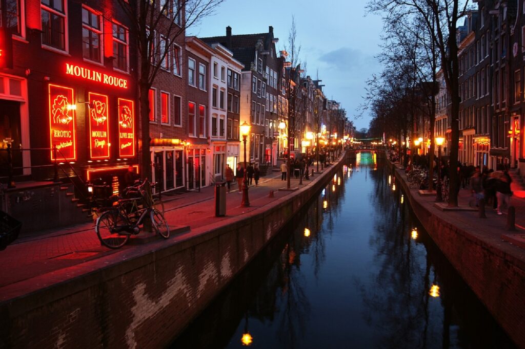 Interdicția de a consuma marijuana intră în vigoare în Cartierul Roșu din Amsterdam
