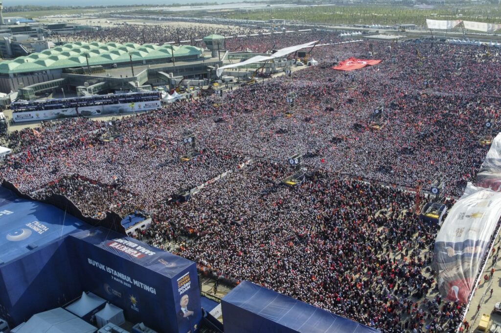 Miting istoric la Istanbul. Recep Tayyip Erdogan a adunat în Parcul Naţional peste 1,7 milioane de oameni. Video-Foto