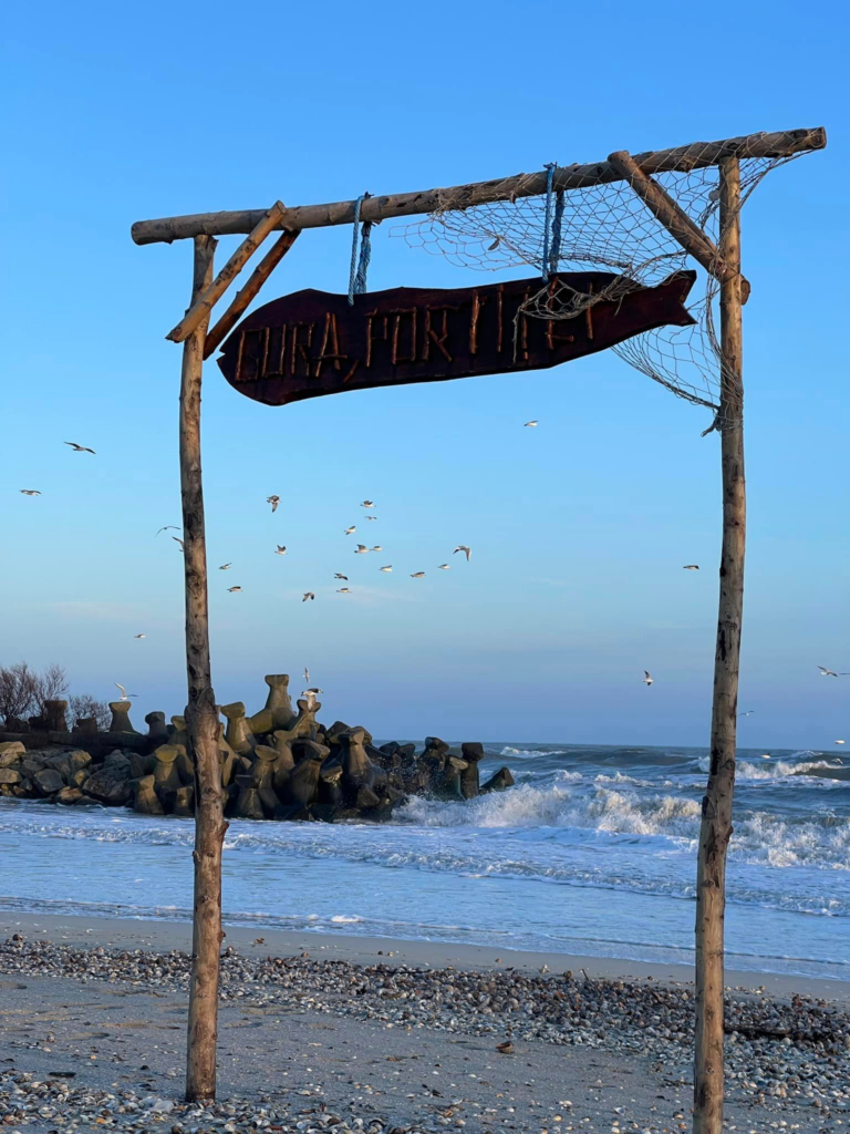 Ucrainenii închid plajele la Odesa. Înotul în Marea Neagră este interzis