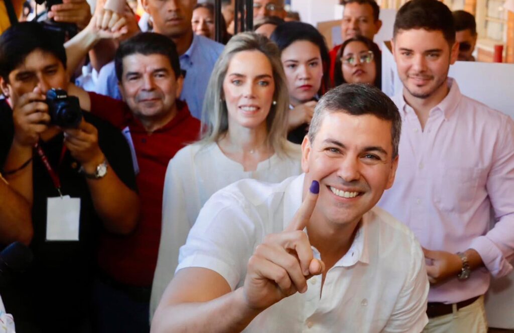 Economistul Santiago Pena a câștigat alegerile prezidențialele din Paraguay. Acuzat de corupție, a luat peste 42% din voturi