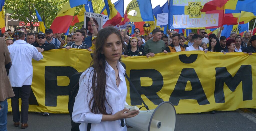 Exclusiv. Cine este Ariadna Cîrligeanu, tânăra acuzată că a intrat cu gloanțe letale în Parlament. Convingeri puternice la o vârstă fragedă. Foto