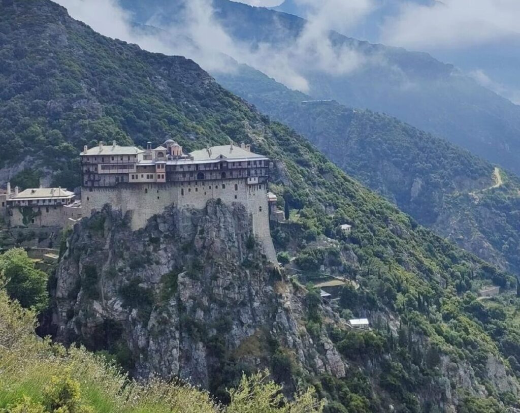 Muntele Athos, „invadat” de români. Cum i-a schimbat războiul din Ucraina pe pelerini