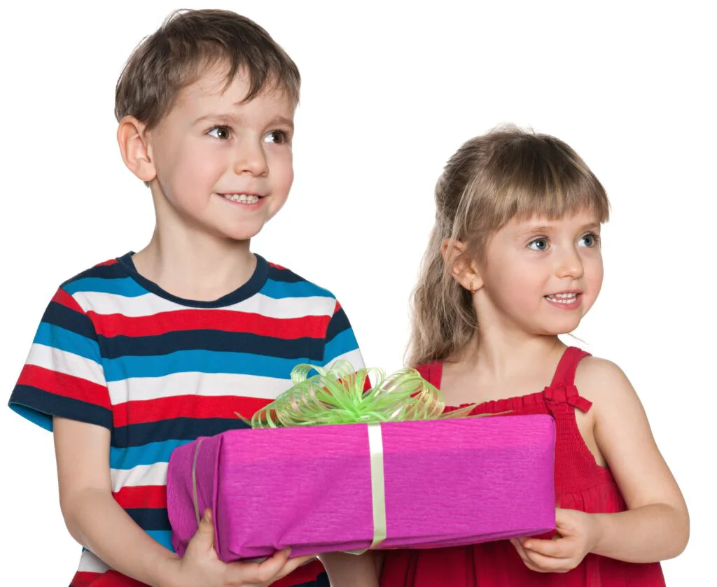 Cadouri potrivite pentru copii de 1 iunie. Trei idei care pot scoate un părinte din încurcătură