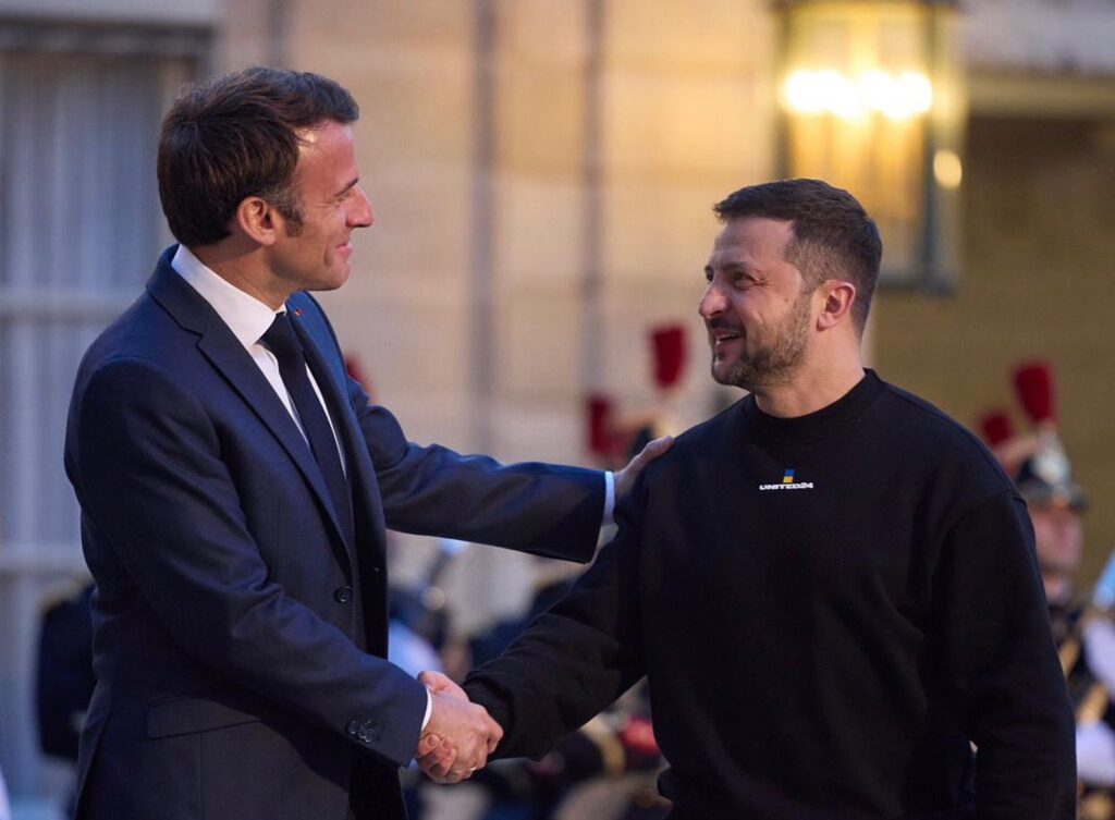 Volodimir Zelenski, cină reușită cu Emmanuel Macron. Franța va echipa și instrui mai multe batalioane ucrainene