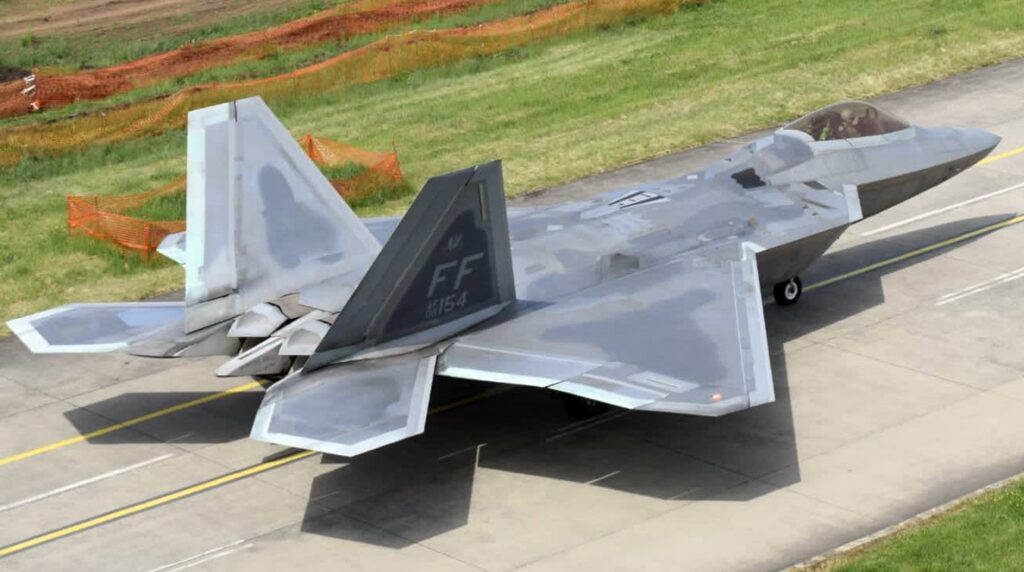 Puternicele F 22 Raptor ale Armatei Americane sunt deja la Câmpia Turzii. Misiune importantă pentru piloții americani