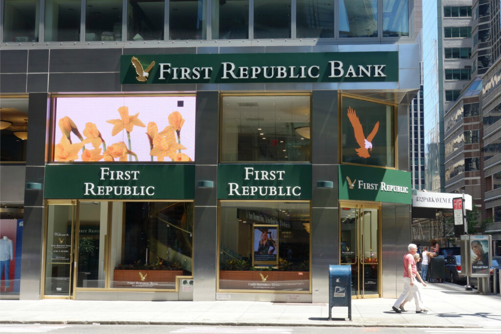 SUA se confruntă cu un nou faliment bancar. Ce se întâmplă cu First Republic Bank