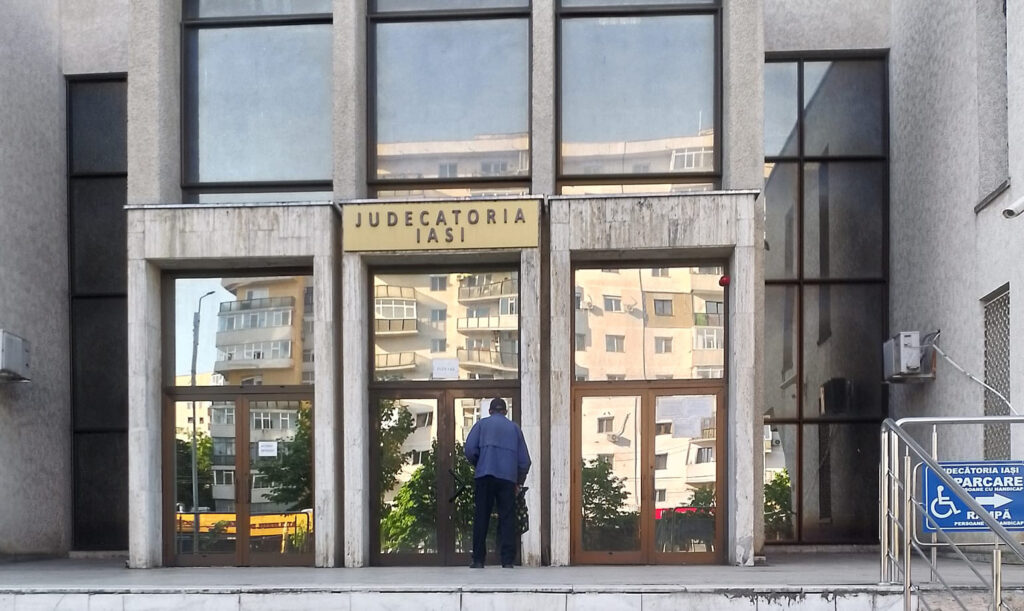 O judecătoare din Iași a fost internată cu forța la Socola. Vecinii au solicitat ajutorul Poliției