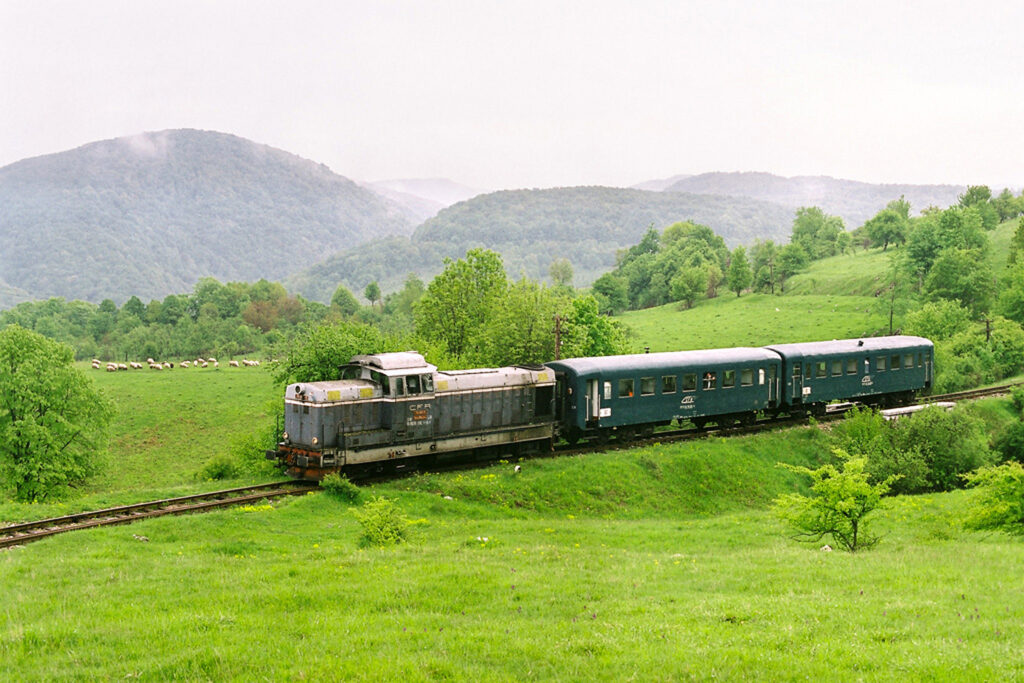 Semeringul Bănățean. Plimbare cu trenul pe cea mai veche cale ferată. Peisajele depășesc Austria și Elveția
