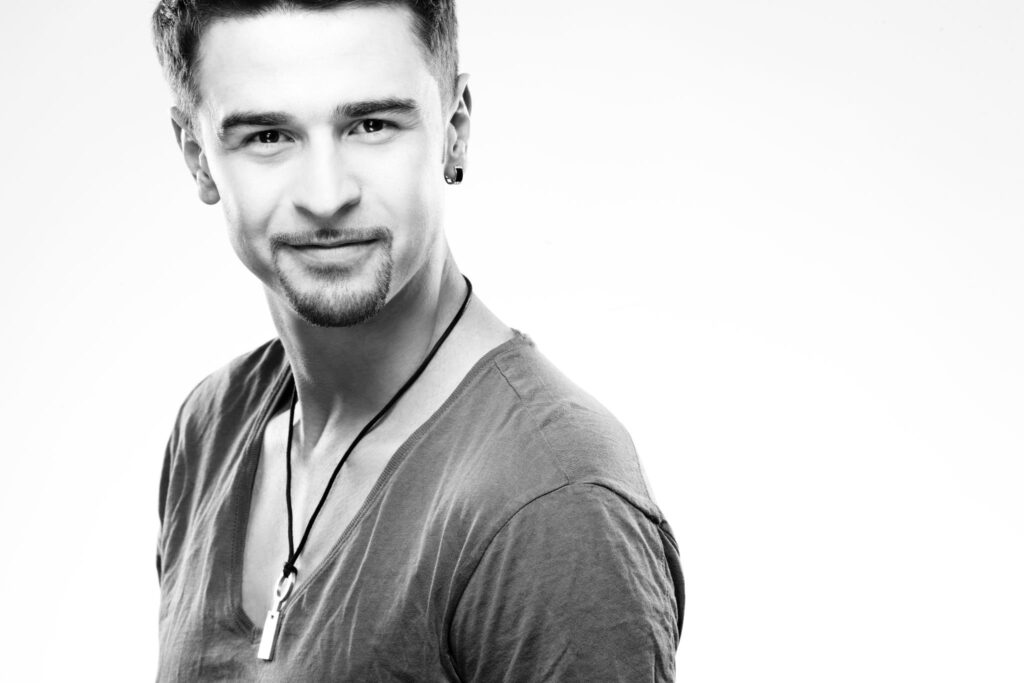 Cine este Pasha Parfeni, reprezentantul Moldovei la Eurovision. Incident straniu cu poliția de frontieră