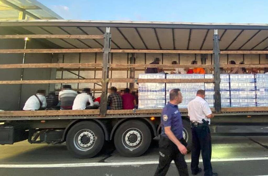 Lovitură dură pentru România în scandalul Schengen. Europol a arestat zeci de traficanți români de persoane