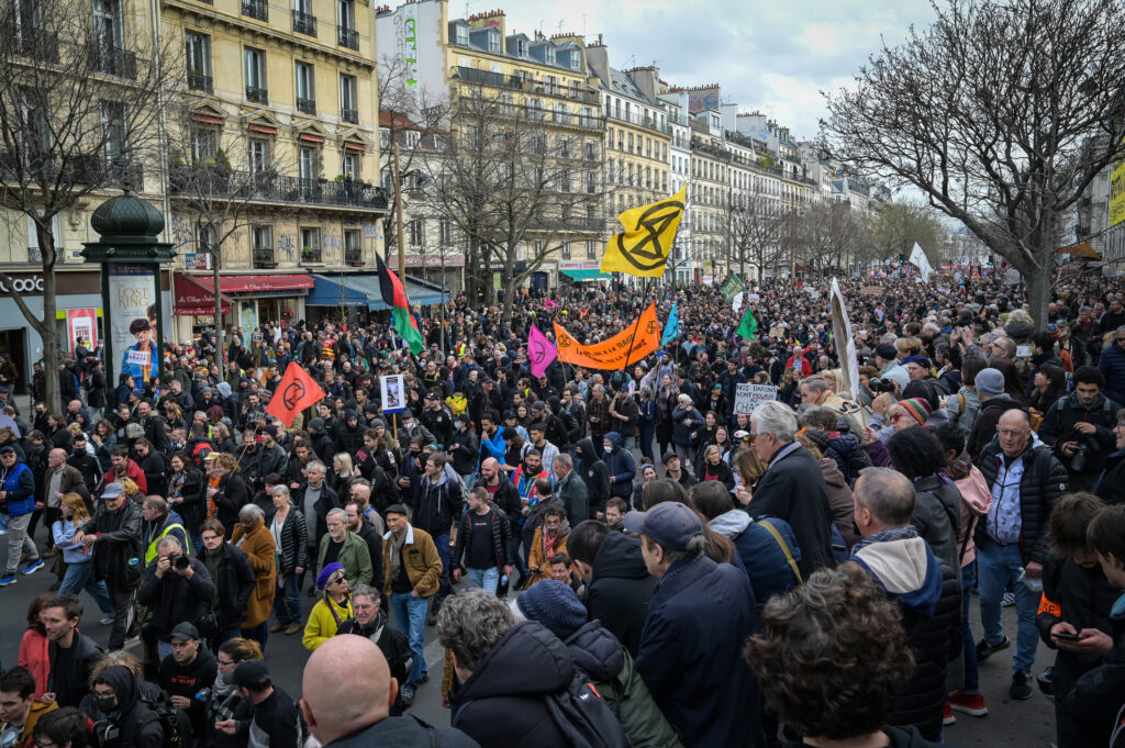 Protest uriaș de 1 Mai, în Franța: peste 650.000 de francezi ies în stradă să-și strige nemulțumirile