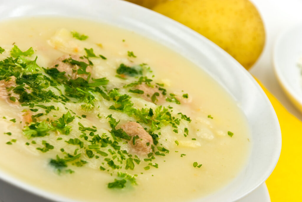 Supă cremă cu praz și cartofi. Ingredientul care îi oferă o savoare aparte