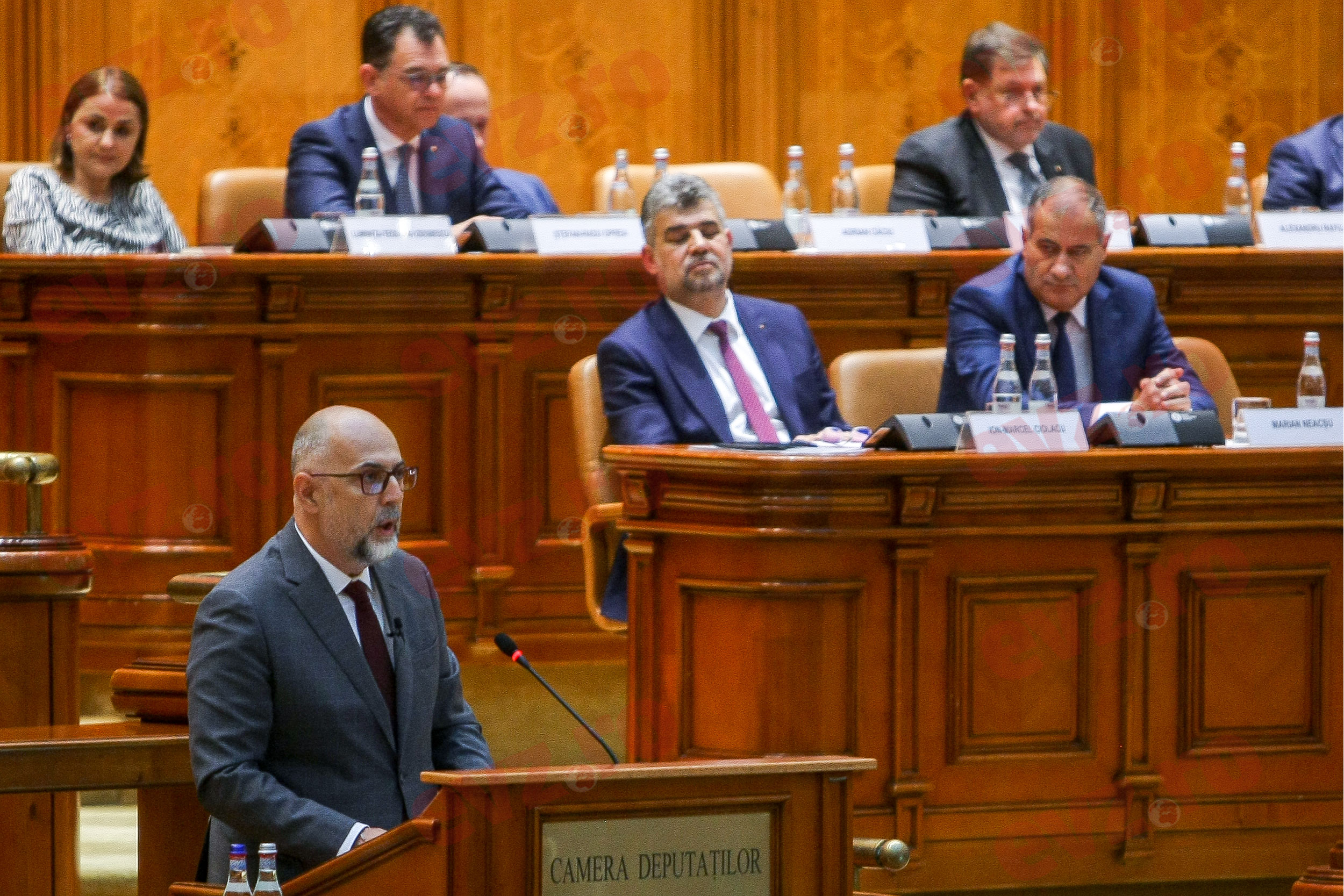 Presedintele UDMR, Kelemen Hunor, participa la Sedinta comuna a Senatului si Camerei Deputatilor pentru investirea Guvernului propus de premierul desemnat Marcel Ciolacu (in img.).