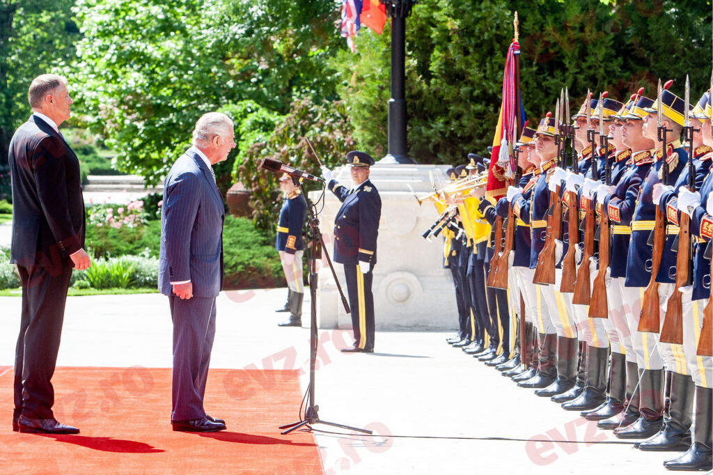 Regele Charles al III-lea, în România. Suveranul Marii Britanii a fost primit de Klaus Iohannis la Cotroceni și a salutat garda în limba română