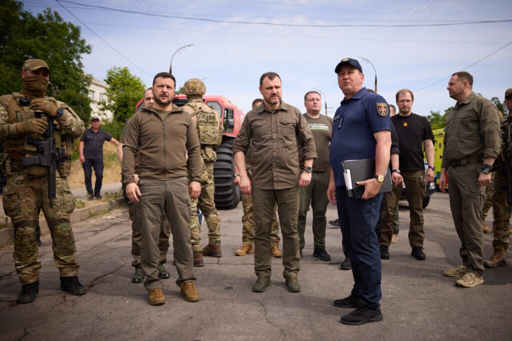 Rușii au încercat să-l omoare pe Volodimir Zelenski în timpul vizitei sale la Herson. Video