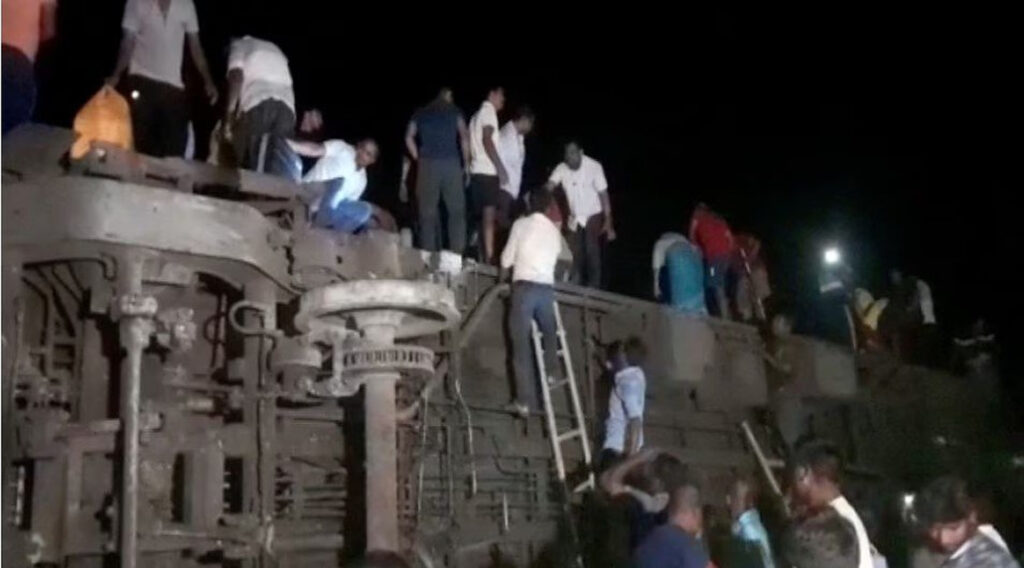 Accident feroviar devastator. Peste 50 de persoane au murit. A fost nevoie de intervenția a zeci de ambulanțe