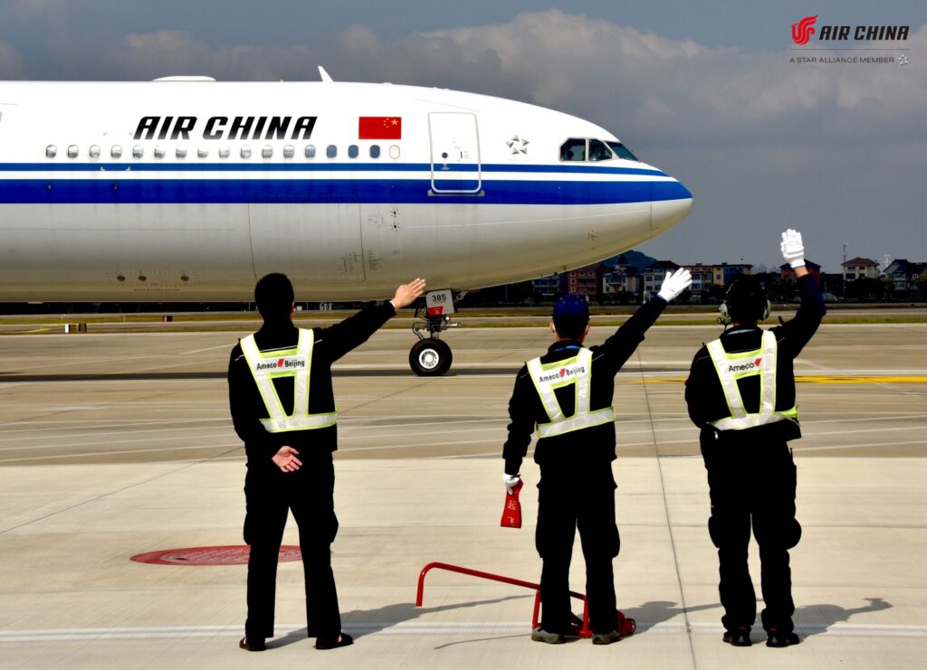 Tensiuni între SUA și China. Oficialii americani le cer chinezilor ca avioanele de linie să nu mai survoleze Rusia