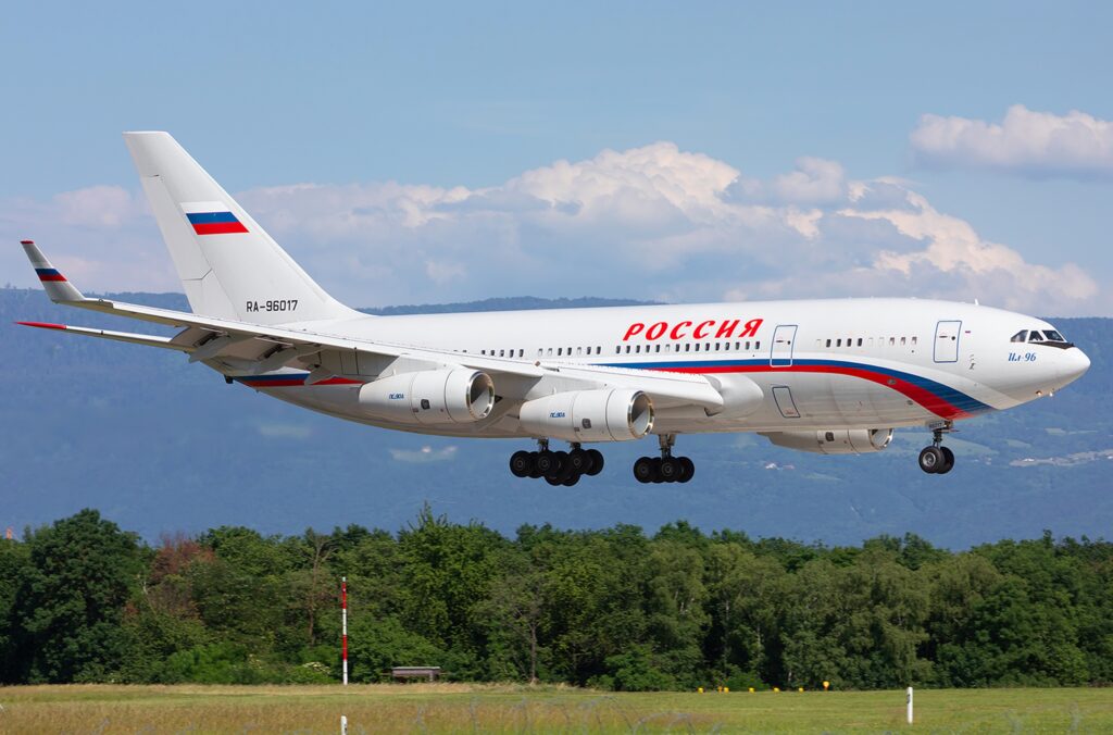 Un avion din flota prezidențială a Rusiei va ateriza la București. Diplomații ruși vor fi la bord