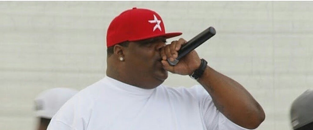 Rapperul Big Pokey a murit în timpul unui concert. Fanii sunt în stare de șoc